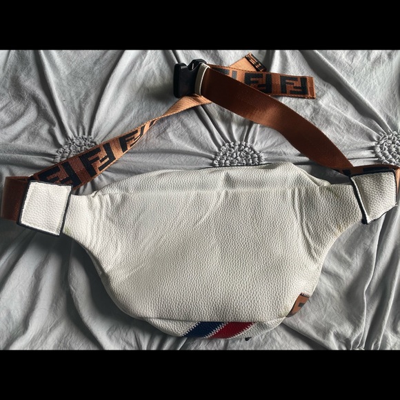 Non Authentic “Fendi” Belt Bag - Picture 5 of 7